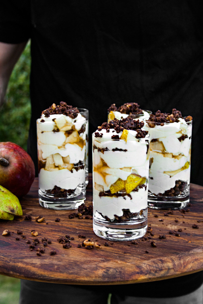 PUMPERNICKEL-DESSERT MIT MASCARPONE & BIRNE