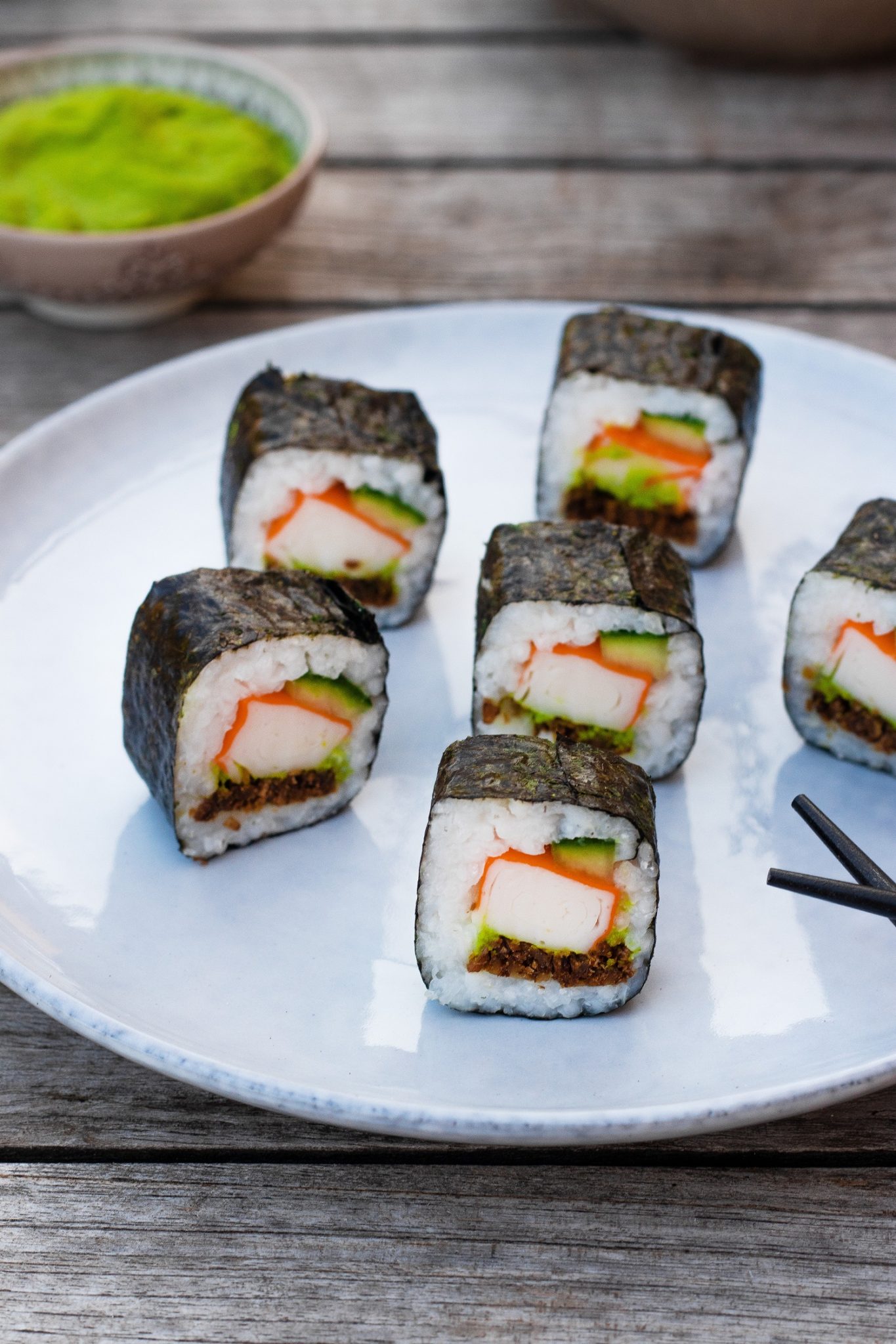 Sushi mit Surimi, Wasabi und Westfälischem Pumpernickel - Mestemacher.de