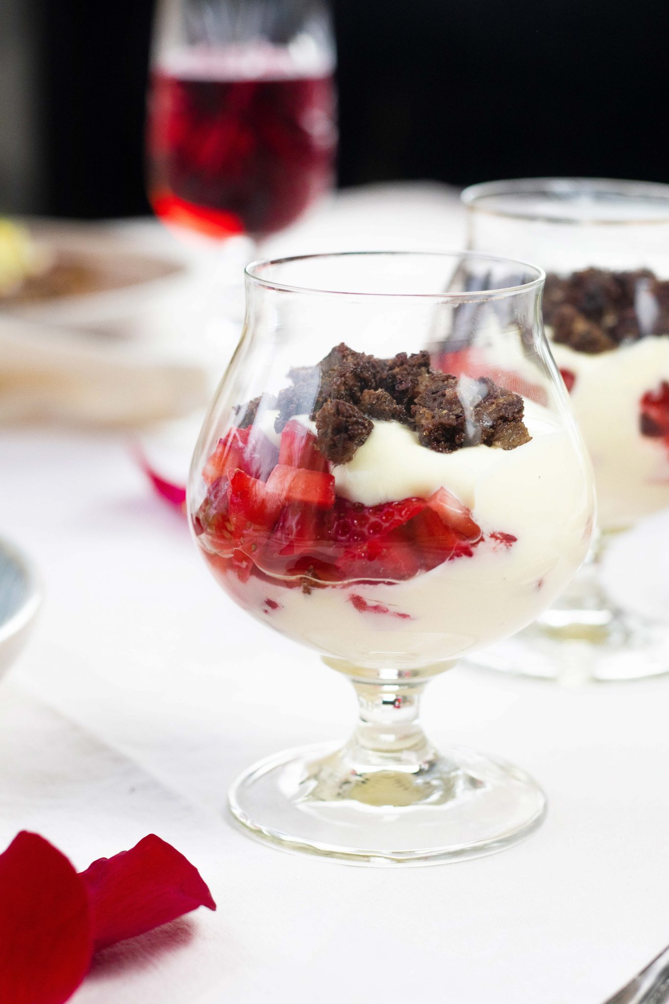 Vanillequark mit Erdbeeren und Brotcrunch - Mestemacher.de