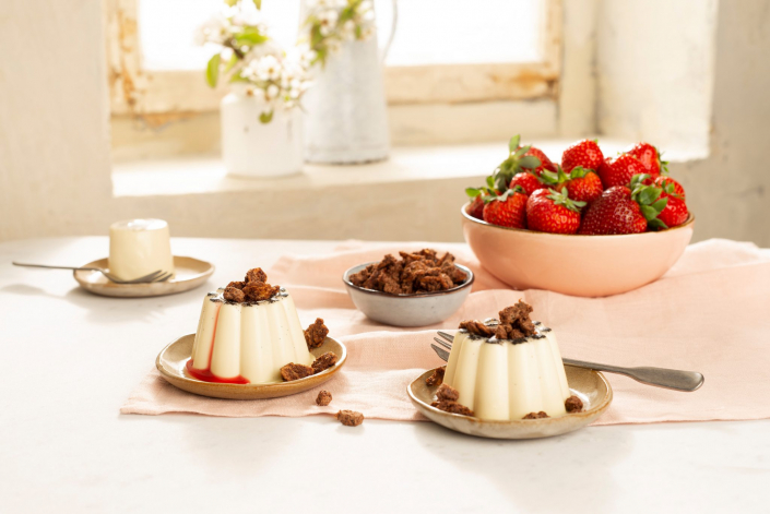 Panna-Cotta mit WESTFÄLISCHER Pumpernickel-Schoko-Crunch