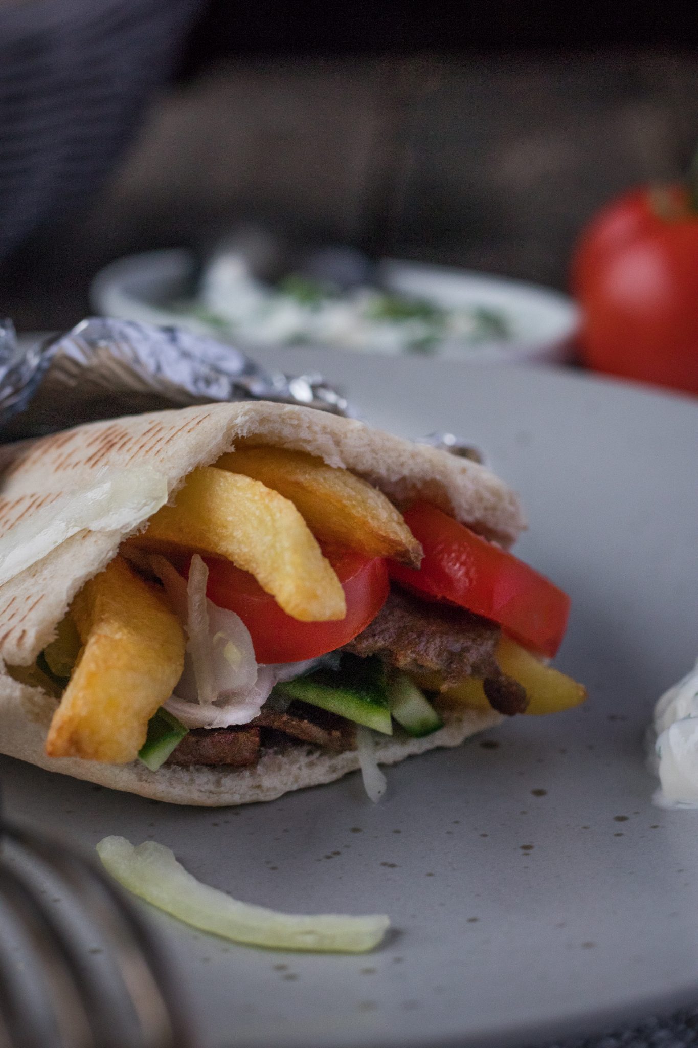 Griechische Pita mit Gyros und Pommes - Mestemacher.de