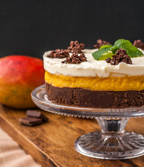 PUMPERNICKEL-SCHOKOLADEN-TORTE MIT MANGO-FÜLLUNG