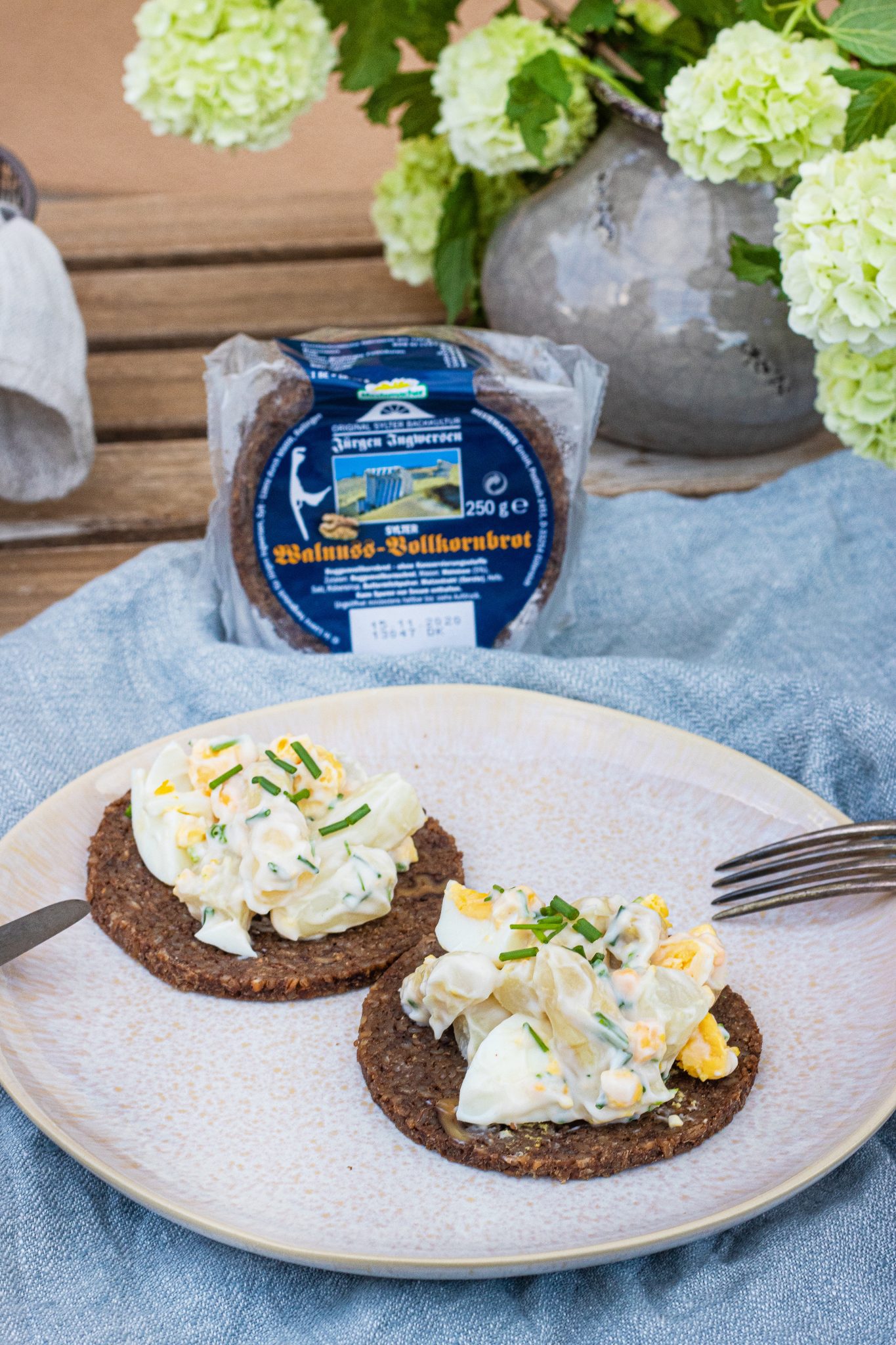 Spargelsalat mit Ei und Mestemacher SYLTER Walnuss-Vollkornbrot ...