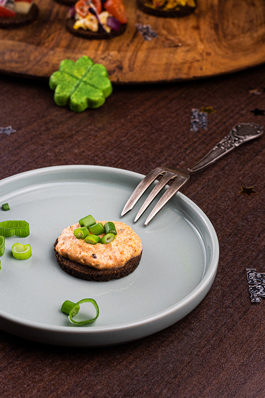 GOURMET PUMPERNICKEL-Häppchen mit Käsecreme - Mestemacher.de