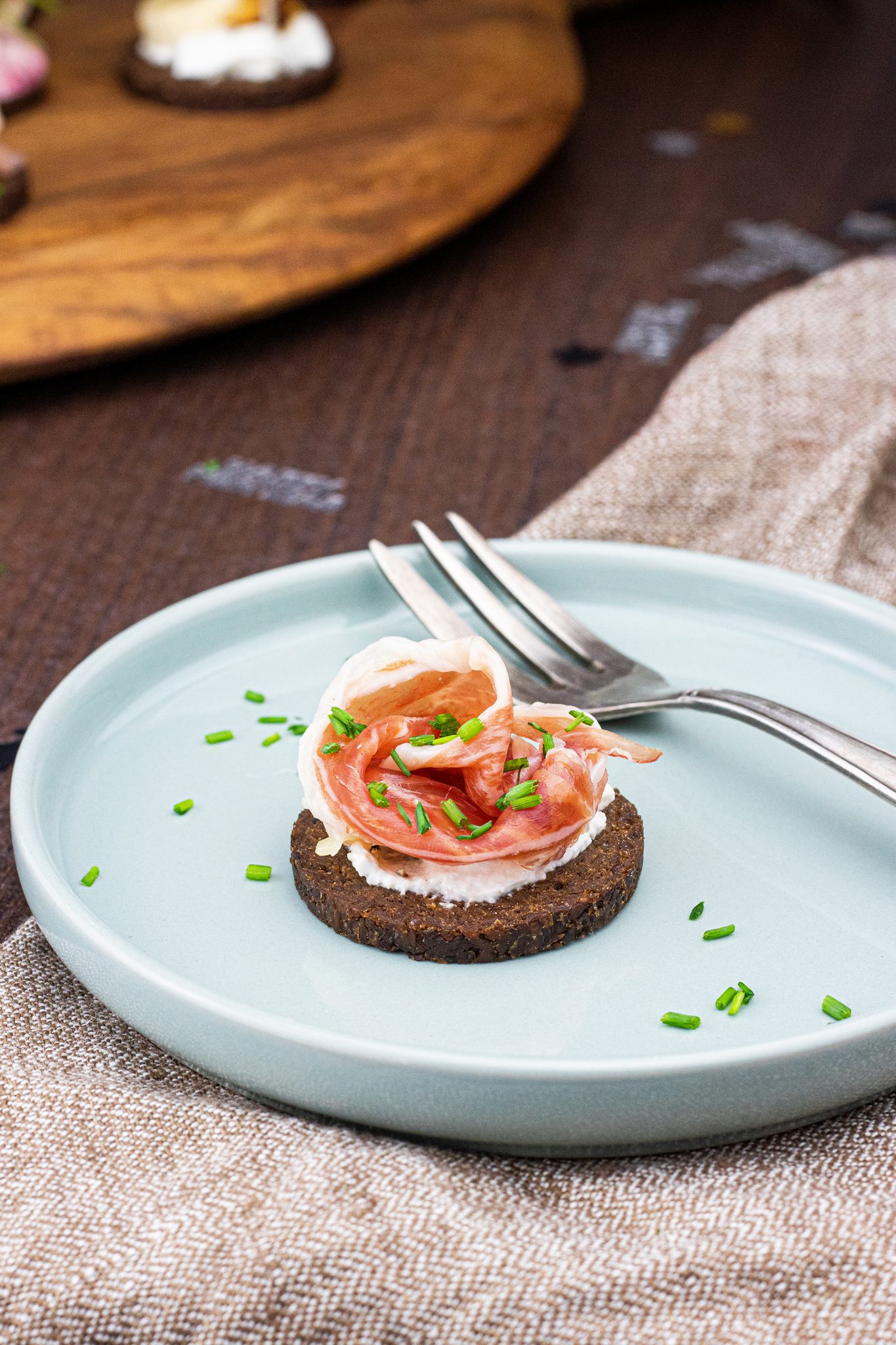 GOURMET PUMPERNICKEL-Häppchen mit Schinken und Frischkäse - Mestemacher.de