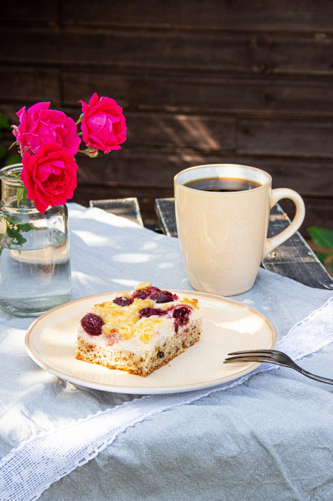 Pumpernickelkuchen mit Kirschen und Streuseln - Mestemacher.de