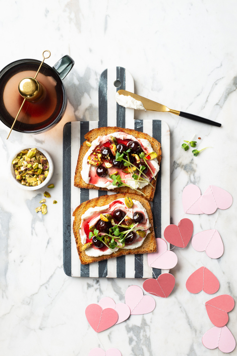 RICOTTA-BROT MIT AMARENA KIRSCHEN