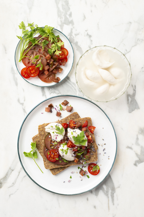 VEGANE MOZZARELLA-ALTERNATIVE AUF MESTEMACHER BIO HAFERBROT