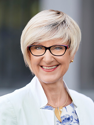 † Dr. Ilona Lange