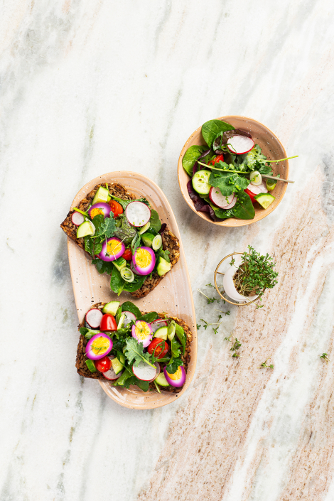 UNSER PURES mit Rote-Bete-Eiern und Salat